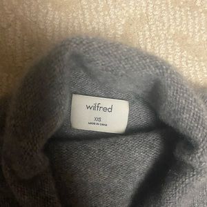 Aritzia 100% cashmere sweater